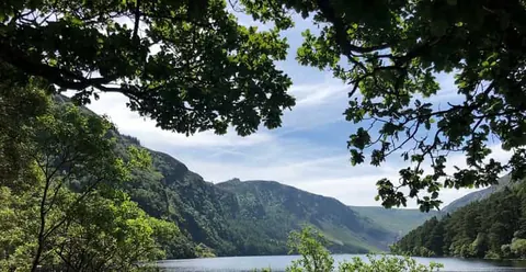 From Dublin: Wicklow, Powerscourt, and Glendalough Day Tour