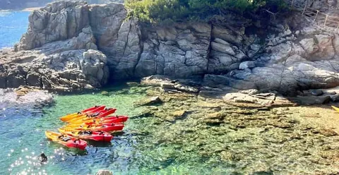 From Barcelona: Costa Brava Kayak & Snorkel Tour with Picnic