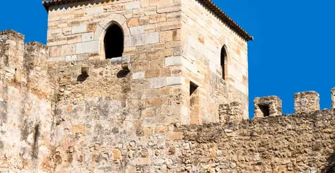 Lisbon: Sao Jorge Castle Skip-the-Line Ticket with Guide