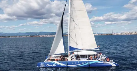 Cambrils: Catamaran cruise with drinks, lunch and swimming