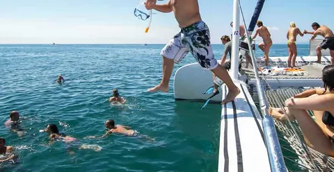 Cambrils: Catamaran cruise with drinks, lunch and swimming