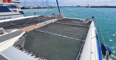 Cambrils: Catamaran cruise with drinks, lunch and swimming