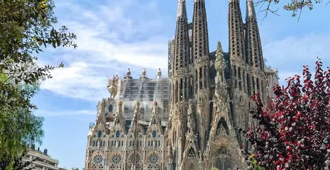 Sagrada Familia: Fast Track Ticket + Optional Towers
