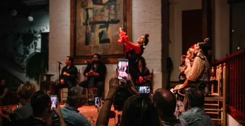 Barcelona: Flamenco Show with Dinner at Tablao de Carmen