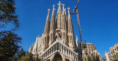 Barcelona: Sagrada Familia Skip-the-Line Entry Ticket & Tour