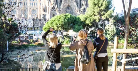 Barcelona: Sagrada Familia Skip-the-Line Guided Tour