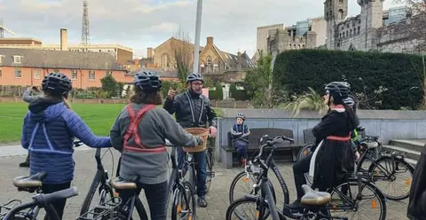 Dublin: Guided Bike & E-Bike Tour