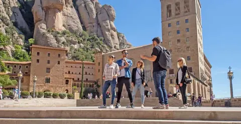 Barcelona: Montserrat, Girona & Costa Brava Guided Day Trip