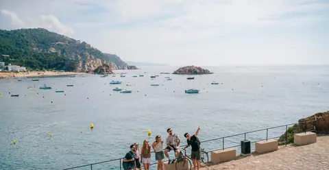 Barcelona: Montserrat, Girona & Costa Brava Guided Day Trip