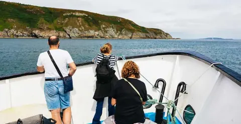 Dublin: Howth Cliffs and Lighthouse Cruise