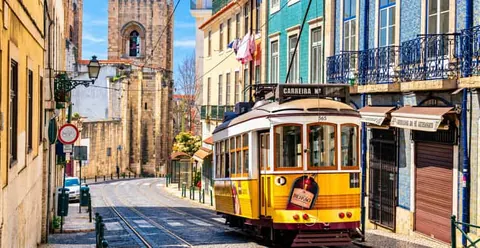 Lisbon: Private Tuk Tuk Tour of Old Town & Alfama
