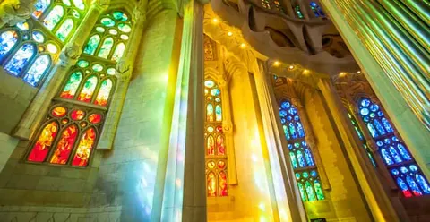 Sagrada Familia: Go With a Local Guided Tour