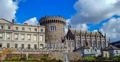 Dublin: Fast-Track Book of Kells Ticket & Dublin Castle Tour