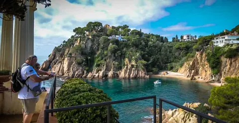 From Barcelona: Costa Brava Day Tour with Lunch