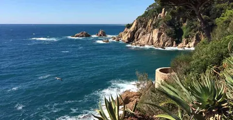 From Barcelona: Costa Brava Day Tour with Lunch