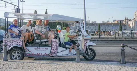 Lisbon: Private Guided Tuk-Tuk Tour with Hotel Pickup