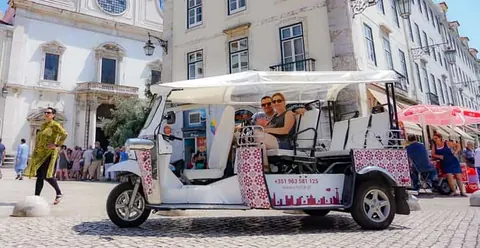 Lisbon: Private Guided Tuk-Tuk Tour with Hotel Pickup