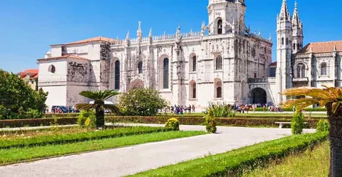 Lisbon: Private Tuk-Tuk City Tour With Local Guide