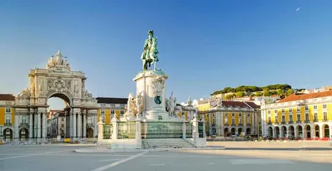 Lisbon: Private Tuk-Tuk City Tour With Local Guide
