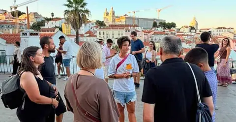 Lisbon: Alfama Tour and Live Fado with Traditional Dinner
