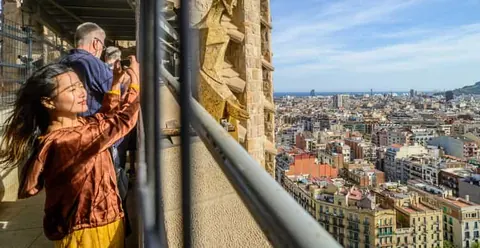 Barcelona: Sagrada Familia Tour & Optional Tower Visit