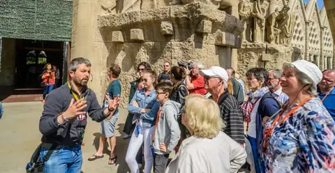 Barcelona: Sagrada Familia Tour & Optional Tower Visit