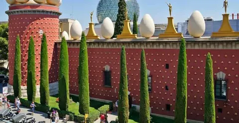 Figueres: Dalí Theatre-Museum Entry Ticket