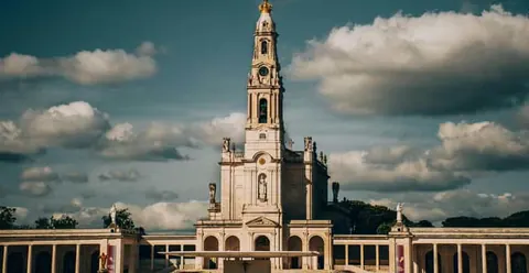 Lisbon: Fátima Sanctuary & Little Shepherds' Town Guided Tour