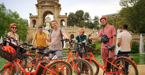 Barcelona: 2.5-Hour Bike or E-Bike Historical Tour