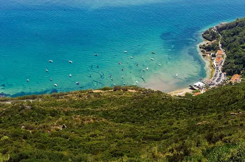 Arrabida and Sesimbra Small-Group Day Trip from Lisbon with Wine Tasting