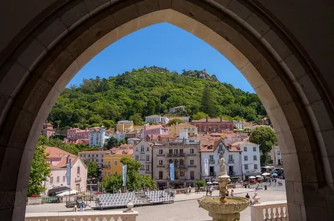 Half-Day Sintra and Pena Palace Tour from Lisbon- Expert Guide