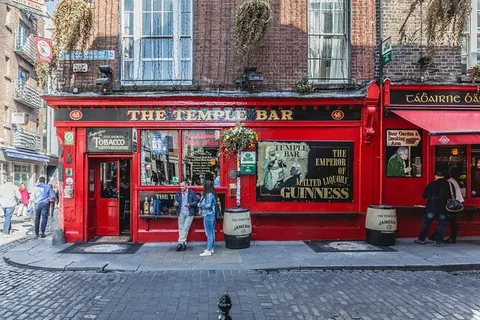 Dublin Historical Centre Food Tour with 7 Food Tastings & Drinks