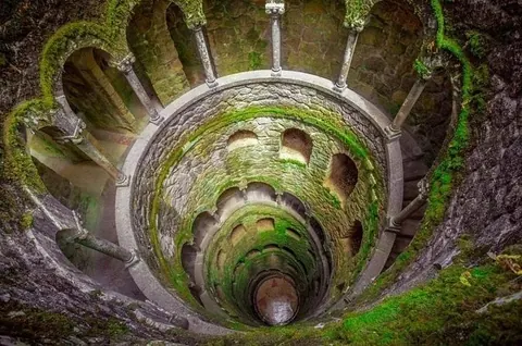 Descend the mystical Initiation Well at Quinta da Regaleira! This spiral "inverted tower" is a Sintra masterpiece. Exper