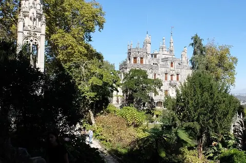 Explore the magic of Quinta da Regaleira in Sintra! Discover hidden grottoes, secret symbols, and lush gardens. Our priv